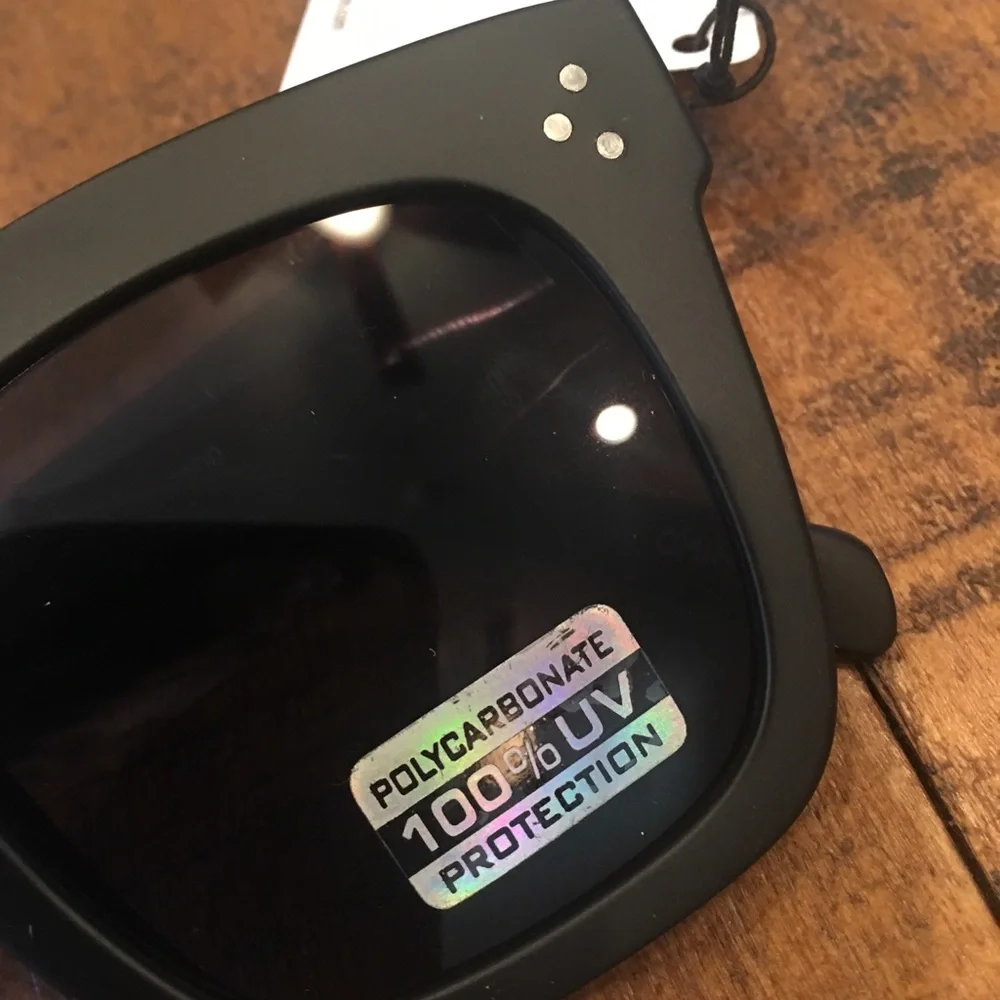 SUNGLASSES